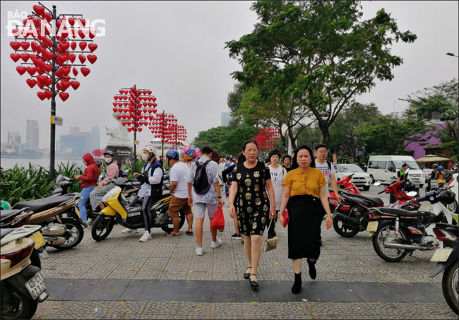 Thời tiết thuận lợi đã góp phần thu hút đông đảo du khách đến với Đà Nẵng trong dịp Tết Nguyên đán 2019.
