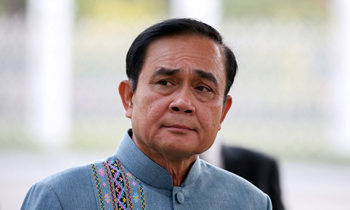 Thủ tướng Thái Lan Prayuth Chan-o-cha đến một cuộc họp nội các ở văn phòng chính phủ tại thủ đô Bangkok, Thái Lan vào ngày 8/1. Ảnh: Reuters. 