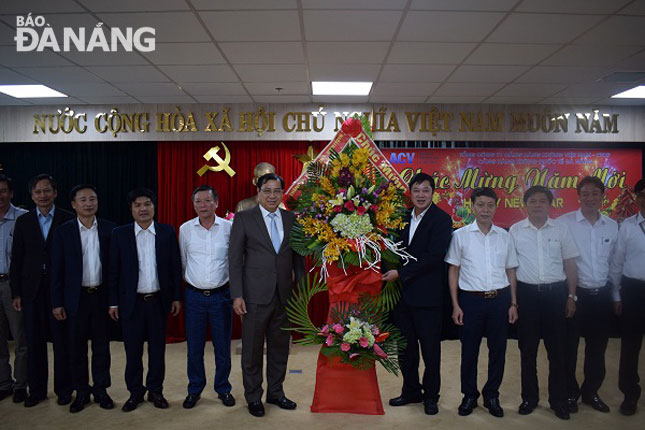 Chủ tịch UBND thành phố Huỳnh Đức Thơ đến thăm chúc mừng năm mới Kỷ Hợi 2019 tại Cảng hàng không quốc tế Đà Nẵng