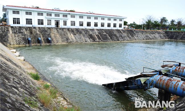 Dawaco đang đưa nguồn nước thô từ đập dâng An Trạch về Nhà máy nước Cầu Đỏ để sản xuất.
