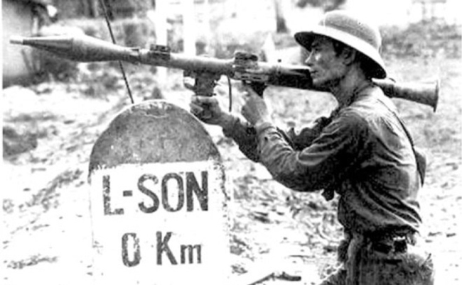 Bộ đội Việt Nam đánh trả quân Trung Quốc xâm lược tại Lạng Sơn năm 1979.  (Ảnh tư liệu của Báo Quân đội nhân dân)