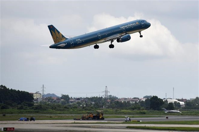 An aircraft of Vietnam Airlines takes off at Noi Bai International Airport (Photo: VNA)