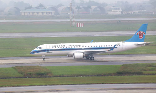 Máy bay chở đoàn tiền trạm Triều Tiên đáp xuống Nội Bài lúc 10h38 sáng nay. Ảnh: Bá Đô.