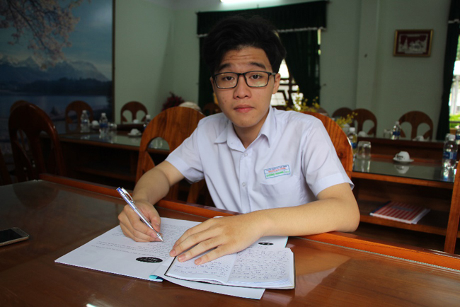 Year 11 pupil Nguyen Duong Phong who conducted the ‘Green Solution’ research work