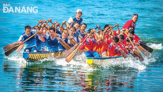 - ‘Dua thuyen ngay xuan’ (A boat race in the spring) by Kim Lien