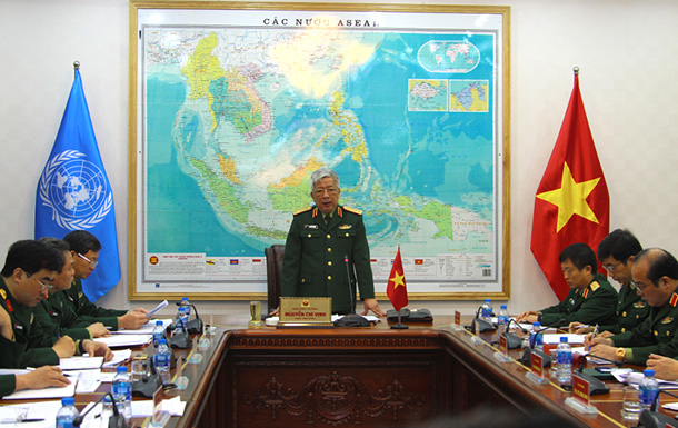 Thượng tướng Nguyễn Chí Vịnh chủ trì cuộc họp. Ảnh MOD 