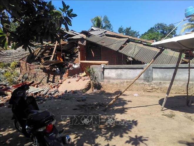 A house collapsed during a quake in West Nusa Tenggara, Indonesia in August 2018 (Illustrative photo: VNA)