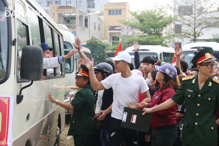 Families of young soldiers seeing them off in Son Tra District.