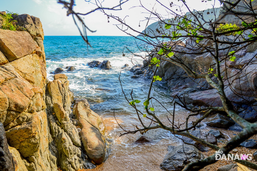 Ghenh Bang is a scenic masterpiece with an amazing pristine beach and incredible natural rock formations.  