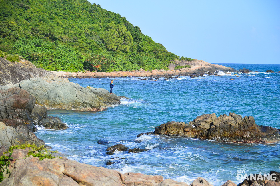 With its breathtaking scenery and the tranquility of its natural environment, Genh Bang gives you the feeling of being far removed from the hustle and bustle of city life. It is a truly perfect place for relaxation, going fishing, and enjoying unforgettable moments full of adventure and fun.