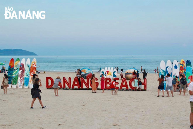 Với địa thế, cảnh quan đặc biệt, Công viên Biển Đông là nơi tổ chức nhiều lễ hội của thành phố. TRONG ẢNH: Cảnh quan bãi biển trong chương trình “Đà Nẵng - Điểm hẹn mùa hè 2018”.