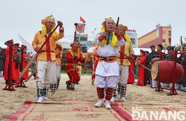 A scene of the ‘ba trao’ performance