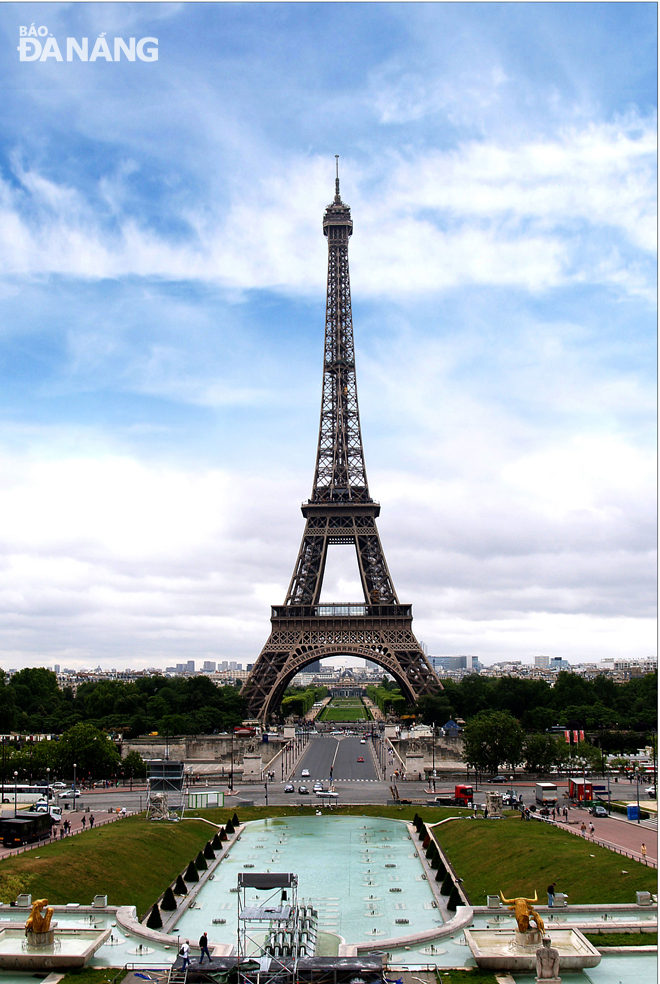  Tháp Eiffel - Paris - Pháp.