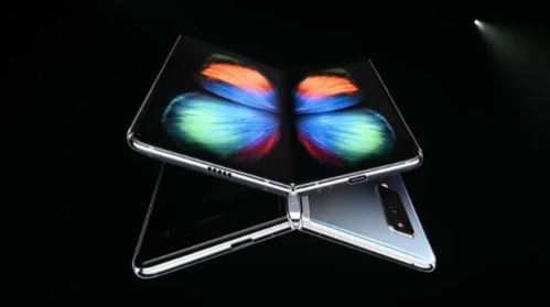 Galaxy Fold có thể dày 14-17 mm. Ảnh: Gizmodo