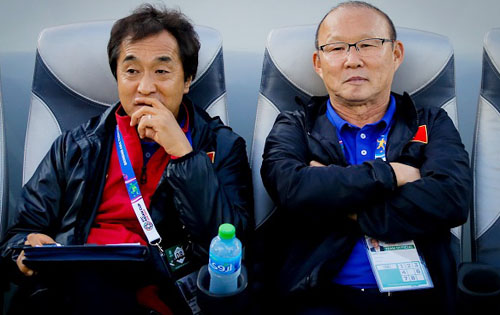 HLV Park Hang-seo và Lee Young-jin cho rằng vòng loại World Cup 2022 là quan trọng nhất.