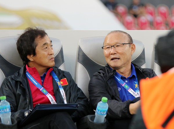 Korean ties: Lee Young-jin (left) is the right-hand man for Việt Nam’s head coach Park Hang-seo. — Photo vff.org.vn Read more at http://vietnamnews.vn/sports/505927/lee-young-jin-to-lead-vn-u22-team-at-sea-games.html#fAy3ctPbDp0ARXtZ.99