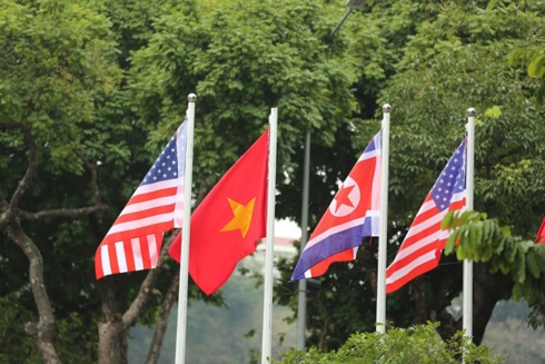 Hà Nội rợp cờ hoa chào đón Hội nghị thượng đỉnh Mỹ-Triều Tiên lần thứ 2. Ảnh: KTĐT.