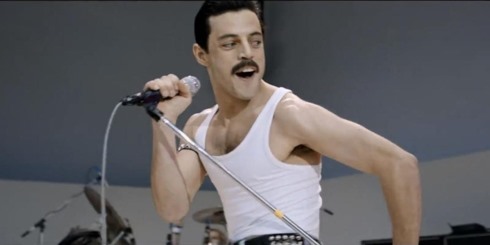Vai diễn của Rami Malek trong “Bohemian Rhapsody“. 