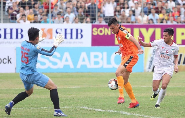 Viettel vs SHB Da Nang in the first round of the V.League 1 yesterday.