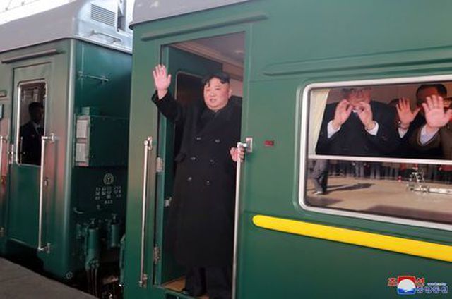 Chủ tịch Kim Jong-un đi tàu từ Bình Nhưỡng đến Hà Nội (Ảnh: KCNA)