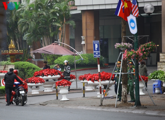   An ninh thắt chặt tại khách sạn Melia (Hà Nội) - nơi dự kiến tiếp đón các nhà lãnh đạo cấp cao.