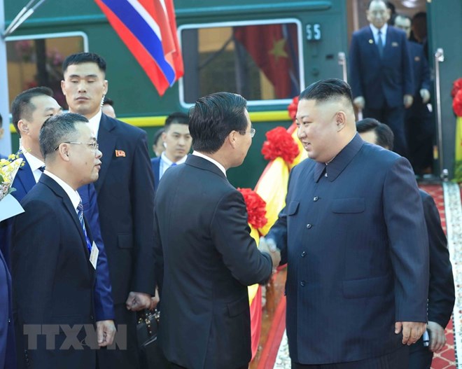 DPRK leader Kim Jong-un (R) arrives at Dong Dang station in Vietnam's Lang Son province (Source: VNA)