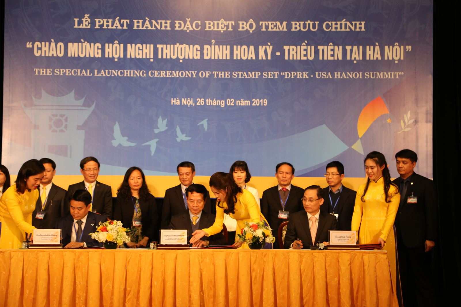 Lãnh đạo Bộ Thông tin và Truyền thông, Bộ Ngoại giao và thành phố Hà Nội ký phát hành bộ tem 
