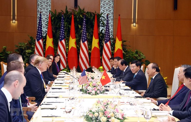 Prime Minister Nguyen Xuan Phuc and US President Donald Trump meet in Ha Noi on 27 February (Photo: VNA)