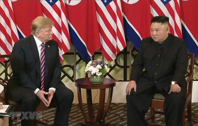 US President Donald Trump (L) and DPRK leader Kim Jong-un