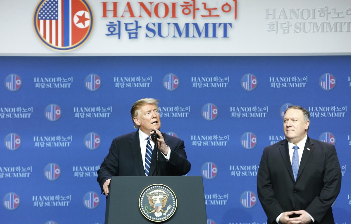 Tổng thống Donald Trump và Ngoại trưởng Mike Pompeo tại buổi họp báo ở khách sạn Marriott (Ảnh: Lâm Khánh/TTXVN)