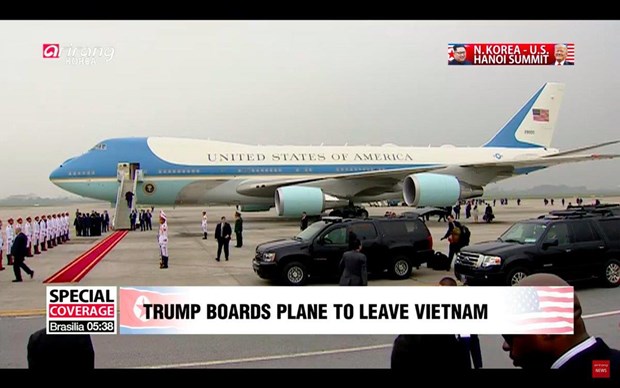 Ông Donald Trump lên máy bay rời Hà Nội, kết thúc hai ngày dự Hội nghị Thượng đỉnh Mỹ-Triều lần 2.