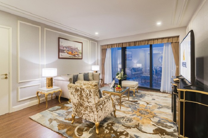 Các phòng nghỉ được chia làm 4 loại: Deluxe Room, Business Panoramic Room, Executive Suite Panoramic và Presidential Suite Panoramic phù hợp với các nhu cầu khác nhau. 