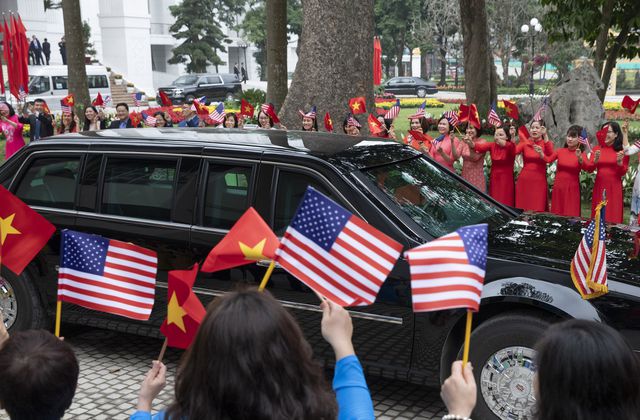 Tổng thống Trump được chào đón trong chuyến công du Việt Nam (Ảnh: Nhà Trắng)