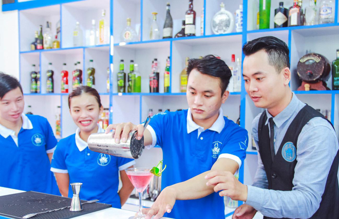 Hấp dẫn nghề bartender tại Bule Bar Đà Nẵng