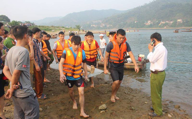 Thủ tướng yêu cầu làm rõ nguyên nhân khiến 8 cháu bé tại Hòa Bình bị đuối nước