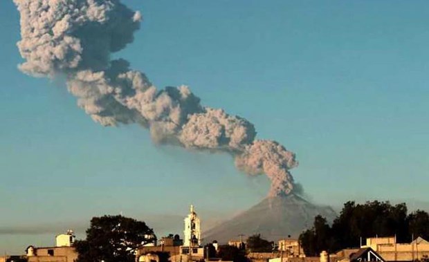 Núi lửa Popocatepetl phun nham thạch, Mexico nâng mức cảnh báo