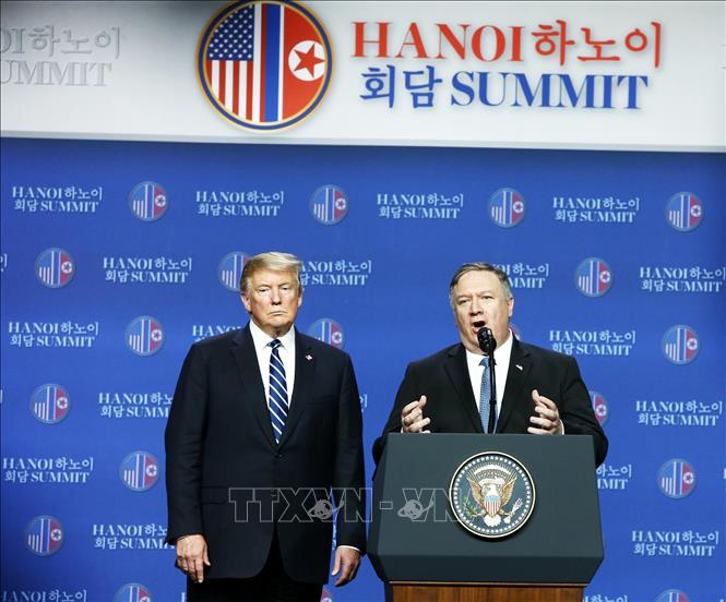 Ngoại trưởng Mỹ Mike Pompeo phát biểu tại họp báo tại khách sạn Marriott JW sau khi kết thúc Hội nghị thượng đỉnh Mỹ - Triều Tiên lần 2 ngày 28/2/2019. Ảnh: Lâm Khánh/TTXVN