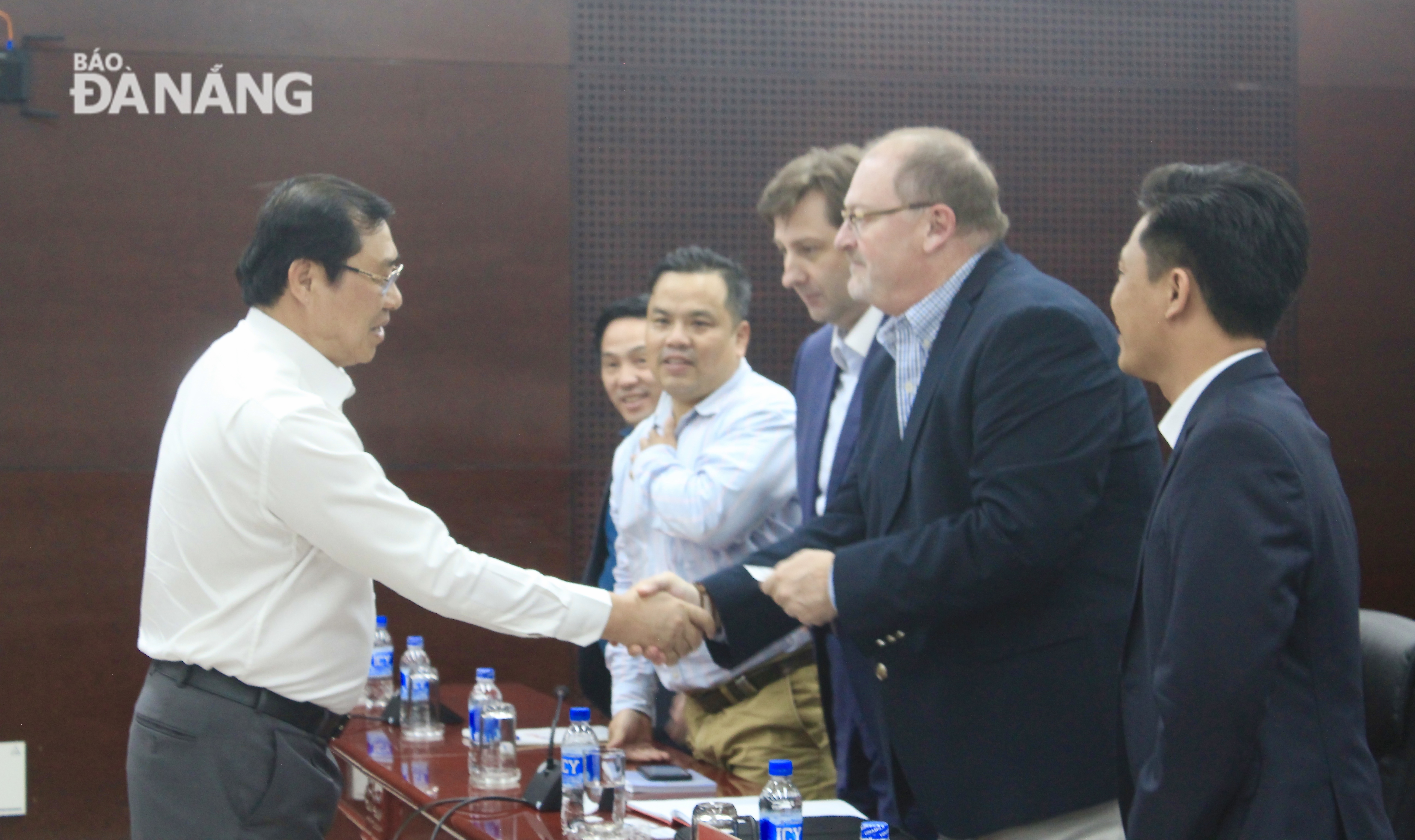 Da Nang People’s Committee Chairman Huynh Duc Tho meeting with the UAC leaders