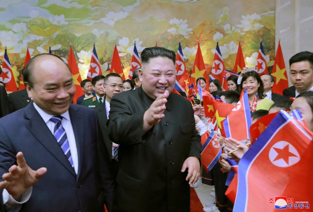 Chiều 1-3, Chủ tịch Triều Tiên Kim Jong-un đã có cuộc hội kiến với Thủ tướng Nguyễn Xuân Phúc. Đây là chuyến thăm hữu nghị chính thức Việt Nam lần đầu tiên của ông Kim Jong-un kể từ khi lên nắm quyền tại Triều Tiên vào năm 2011. 