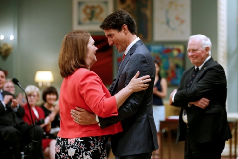 Thủ tướng Justin Trudeau và Bộ trưởng Tài chính Philpott. Ảnh: Reuters