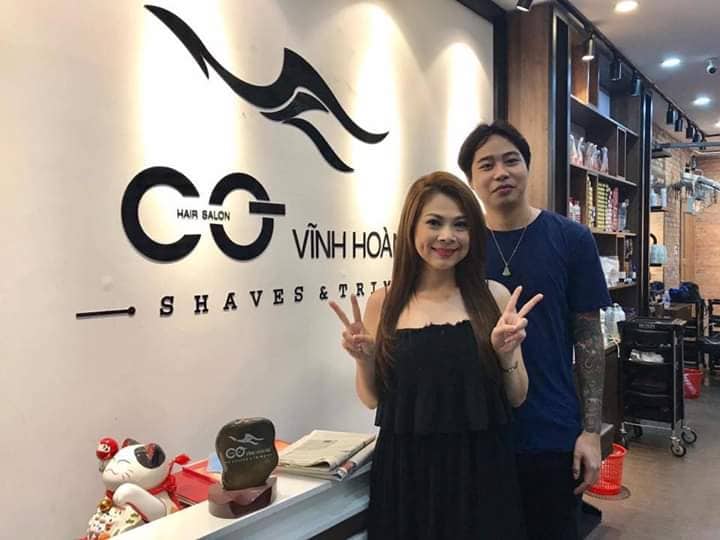 Ca sĩ Thanh Thảo làm tóc tại Cò Vĩnh Hoàng Hair Salon mỗi lần lưu diễn tại Đà Nẵng.