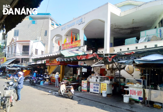 Chợ Thanh Khê 1 nằm trong khu dân cư đông đúc. 