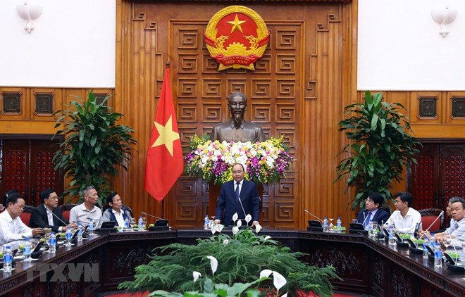 PM Nguyen Xuan Phuc speaks at a meeting with revolutionary contributors from Hai Chau district in the central city of Da Nang in Hanoi on March 6. (Photo: VNA)