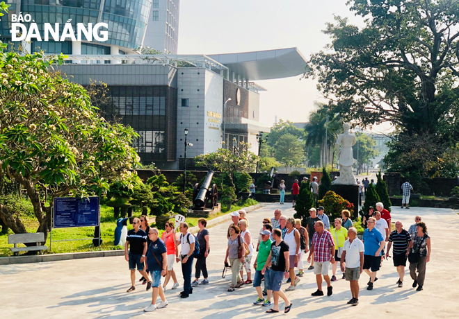 Key tourism products are needed to be developed as soon as possible so as to increase the competitiveness of the tourism industry. Cruise ship tourists are pictured visiting the Museum of Da Nang.