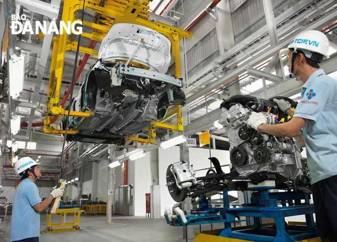 Hoạt động sản xuất ở Nhà máy lắp ráp ô-tô TCIE Đà Nẵng, dự án vừa được tăng vốn đầu tư từ 100 triệu USD lên 150 triệu USD. 
