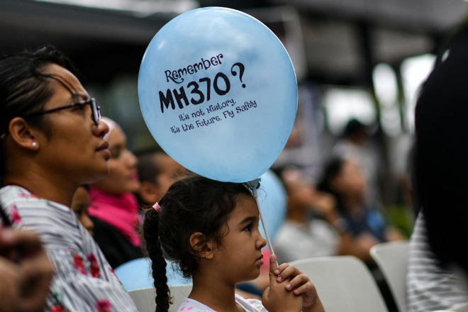 Những người thân của các nạn nhân vẫn muốn tìm câu trả lời về sự mất tích bí ẩn của MH370. 	 Ảnh: AFP