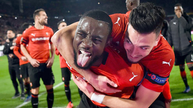 Niềm vui của các cầu thủ Rennes sau khi giành chiến thắng trước Arsenal. Ảnh: AFP