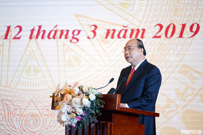 Thủ tướng Chính phủ Nguyễn Xuân Phúc phát biểu tại lễ khai trương Trục liên thông văn bản quốc gia. Ảnh: VGP