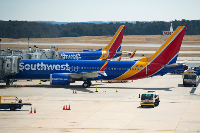 Máy bay Boeing 737-MAX 8 của hãng Southwest Airlines đỗ tại sân bay quốc tế Baltimore Washington (Mỹ) ngày 13-3.  Ảnh: AFP/Getty Images