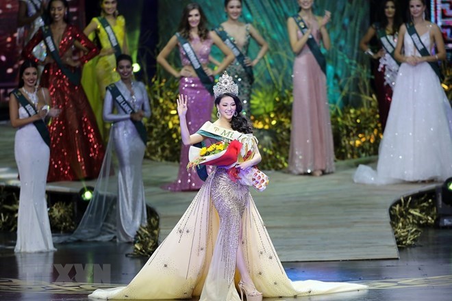 Nguyen Phuong Khanh crowned Miss Earth 2018 at the finale in Manila on November 3 last year (Source: VNA)